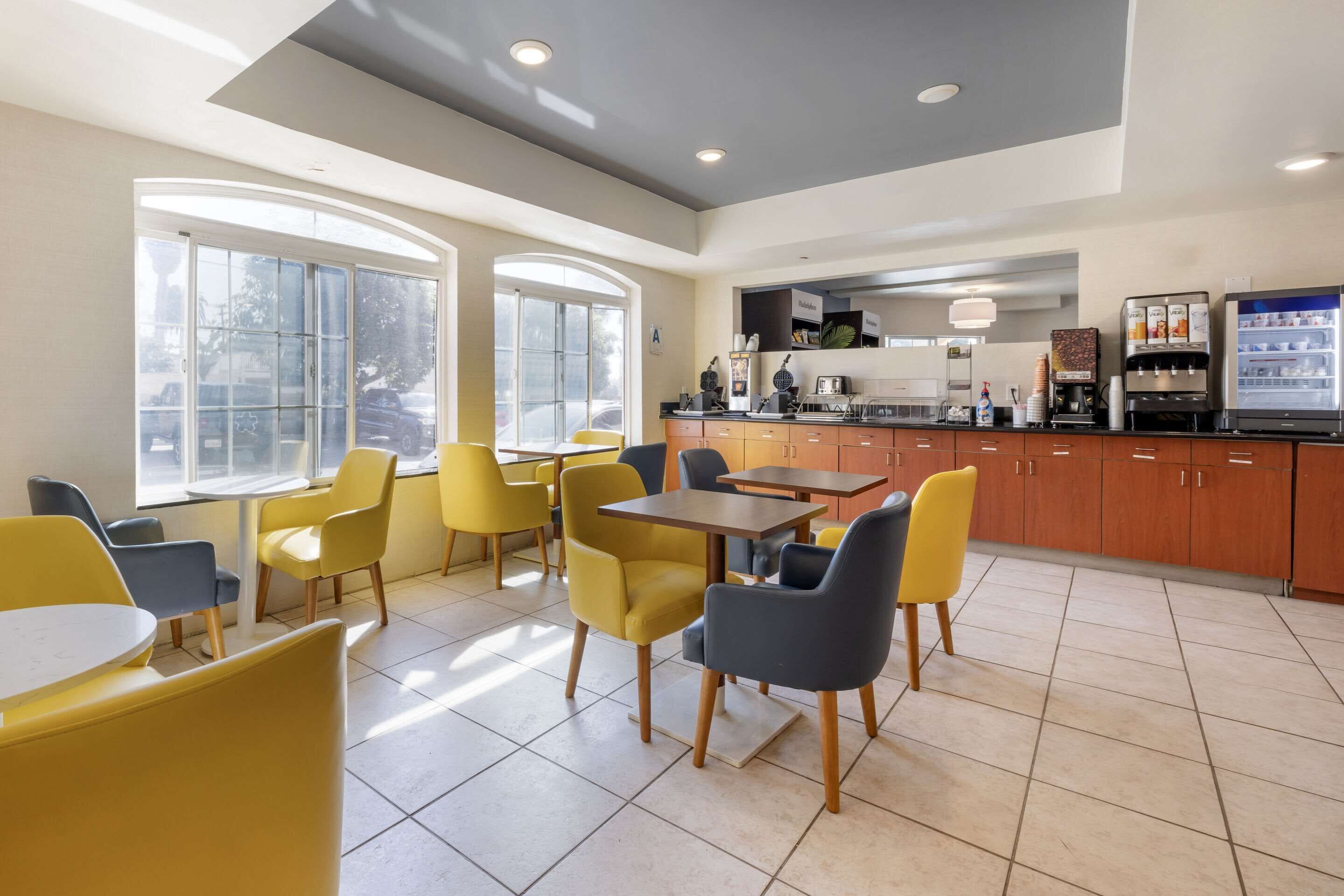 free daily on-the-go breakfast