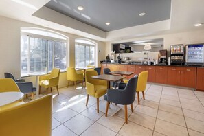 Free daily on-the-go breakfast - Comfort Suites Oceanside Camp Pendleton Area (Oceanside)