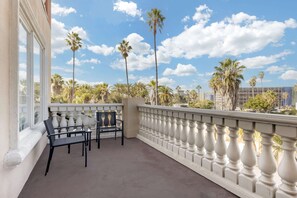 Superior Suite, 1 King Bed, Sofa Bed, Living Room, Hot Tub, Non Smoking