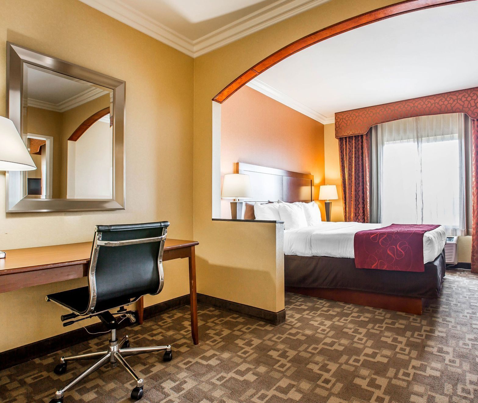 Roupas de cama premium, cofres nos quartos, escrivaninha