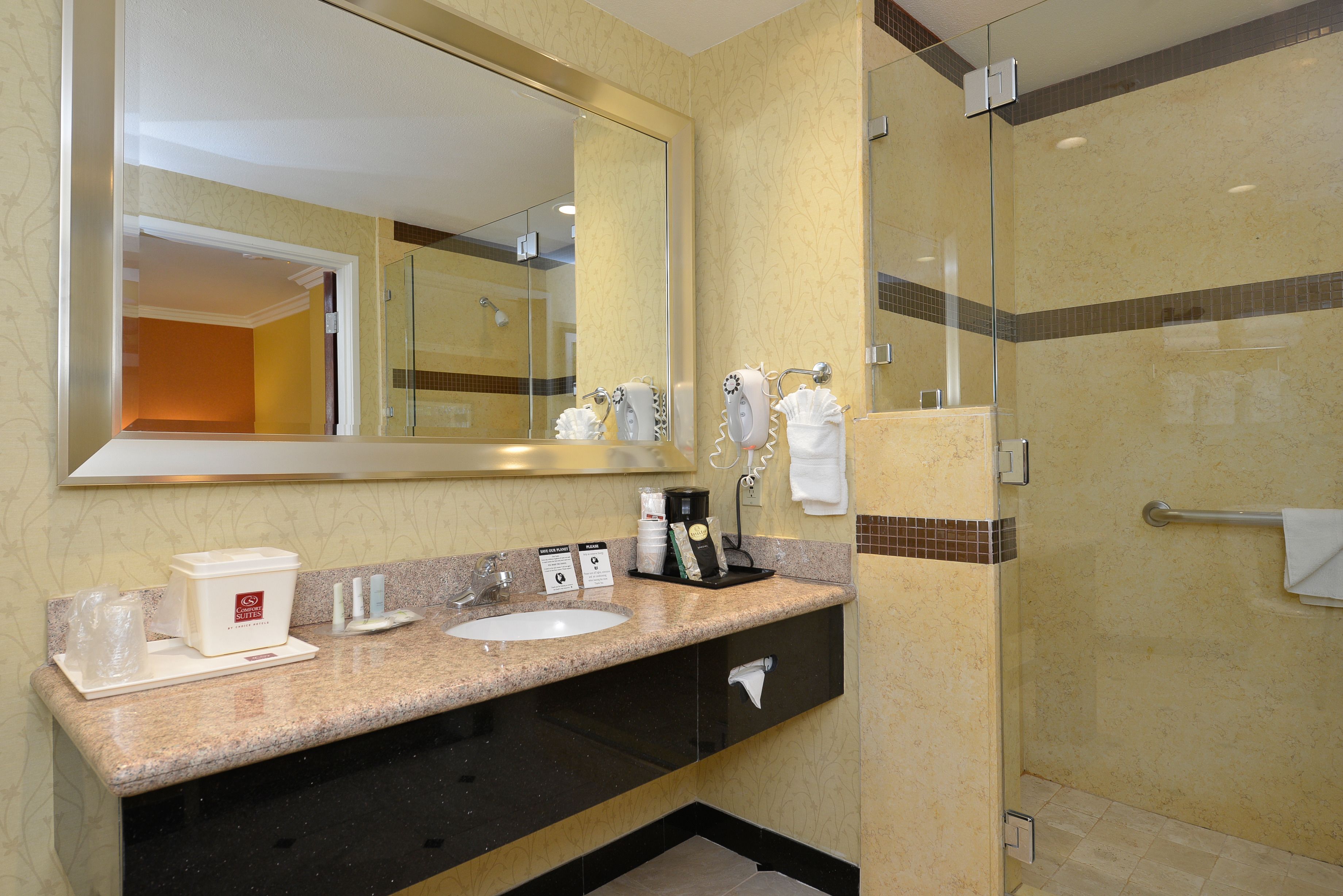 combined shower/bathtub, free toiletries, hair dryer, towels