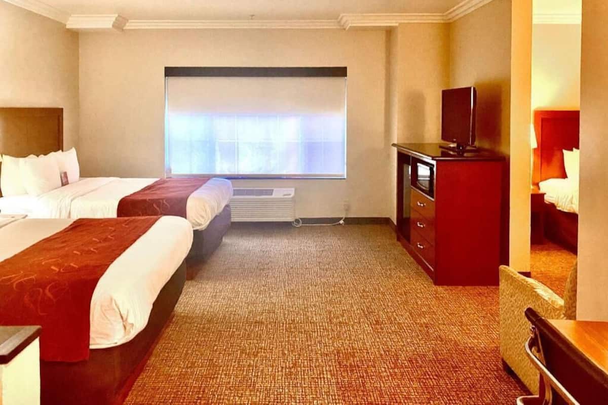 Literie de qualité supérieure, coffres-forts dans les chambres, bureau