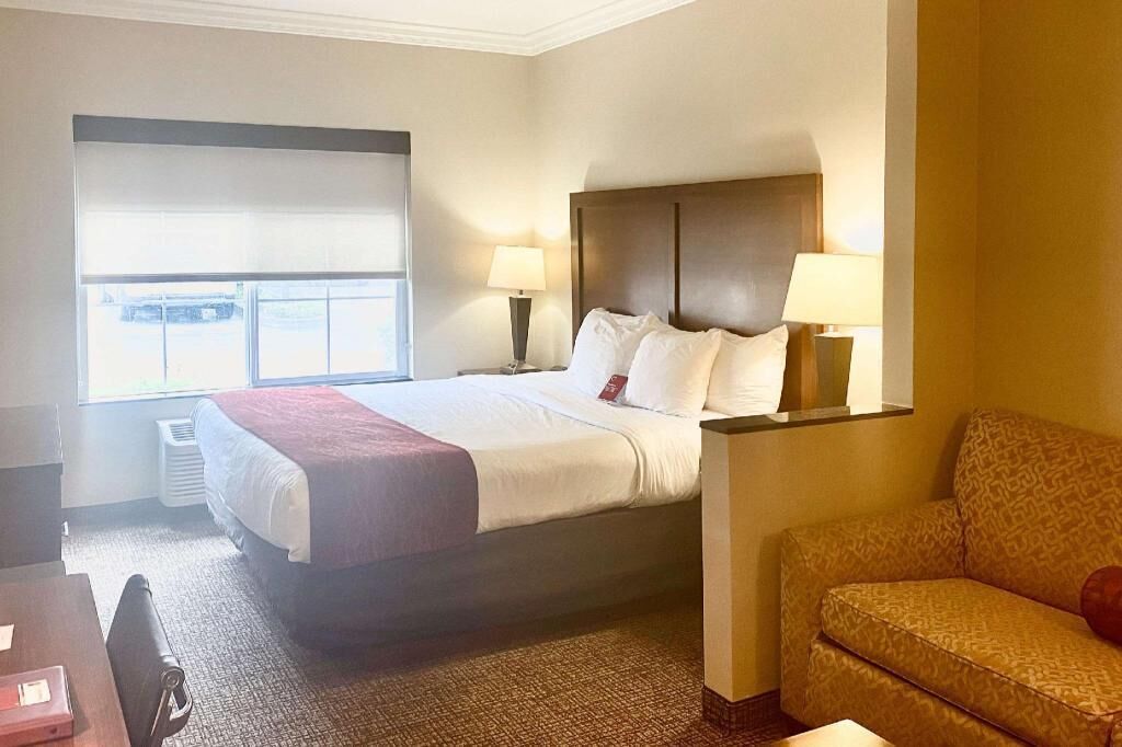 Roupas de cama premium, cofres nos quartos, escrivaninha