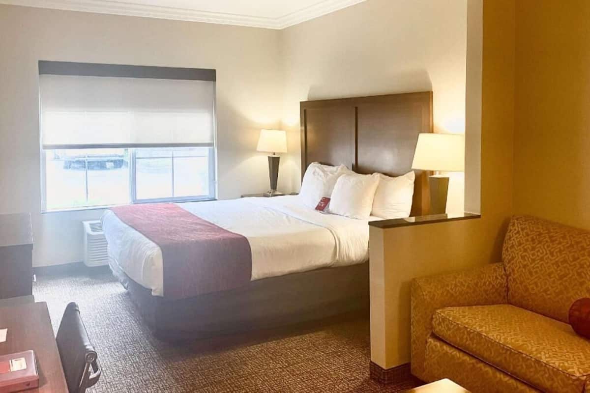 Literie de qualité supérieure, coffres-forts dans les chambres, bureau