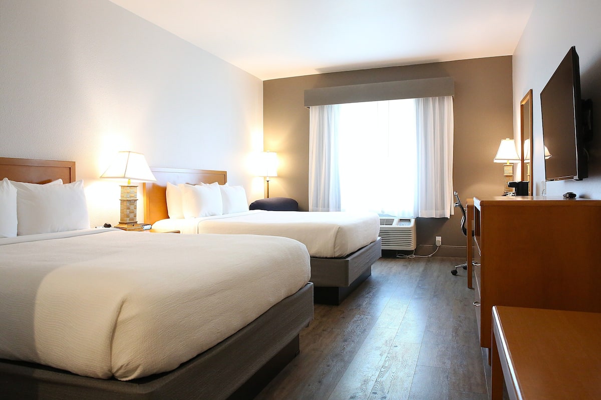 1 bedroom, premium bedding, down comforters, Select Comfort beds