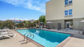 Outdoor pool, sun loungers