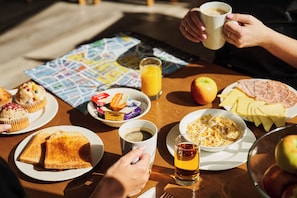 Petit déjeuner à emporter (7.95 GBP par personne)