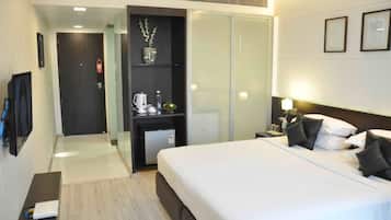 Minibar, in-room safe, desk, laptop workspace