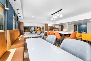 包含每日自助早餐