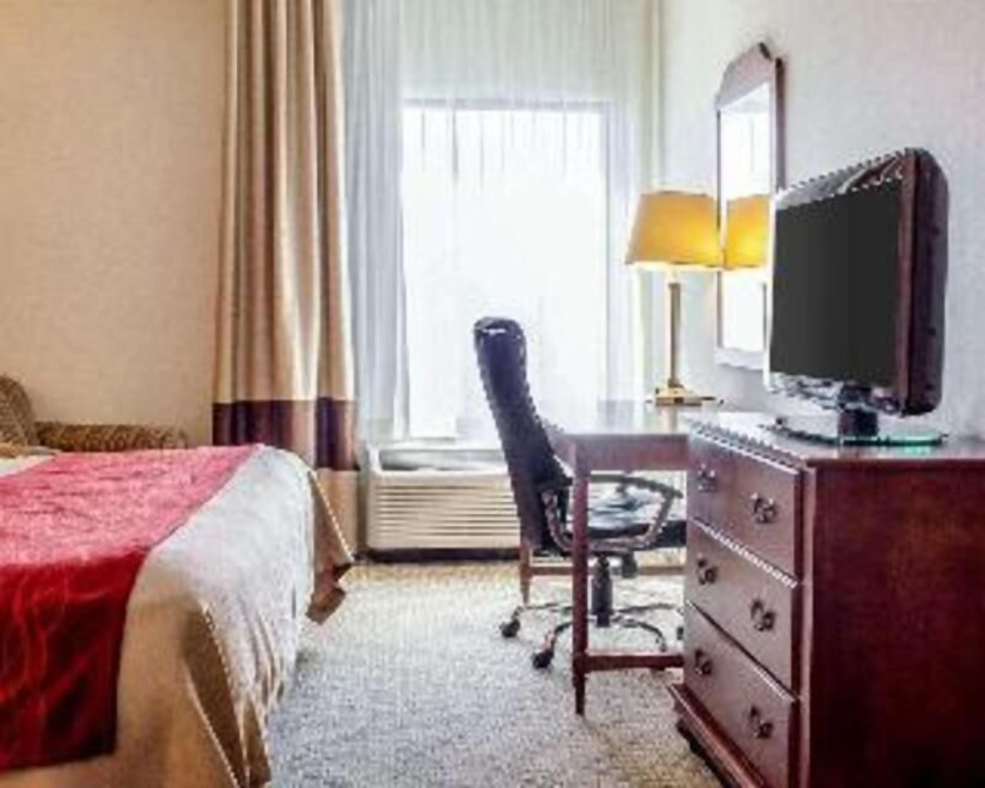 高档床上用品、办公桌、熨斗/熨衣板、免费 WiFi