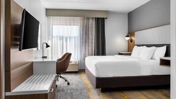 Literie de qualité supérieure, bureau, fer et planche à repasser