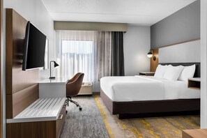 Premium bedding, desk, iron/ironing board, free WiFi