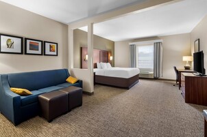 Premium bedding, in-room safe, desk, iron/ironing board