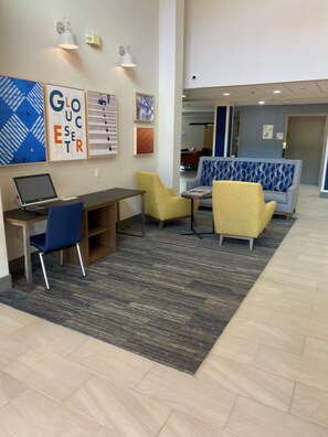 Business center - Holiday Inn Express Gloucester by IHG (Gloucester)