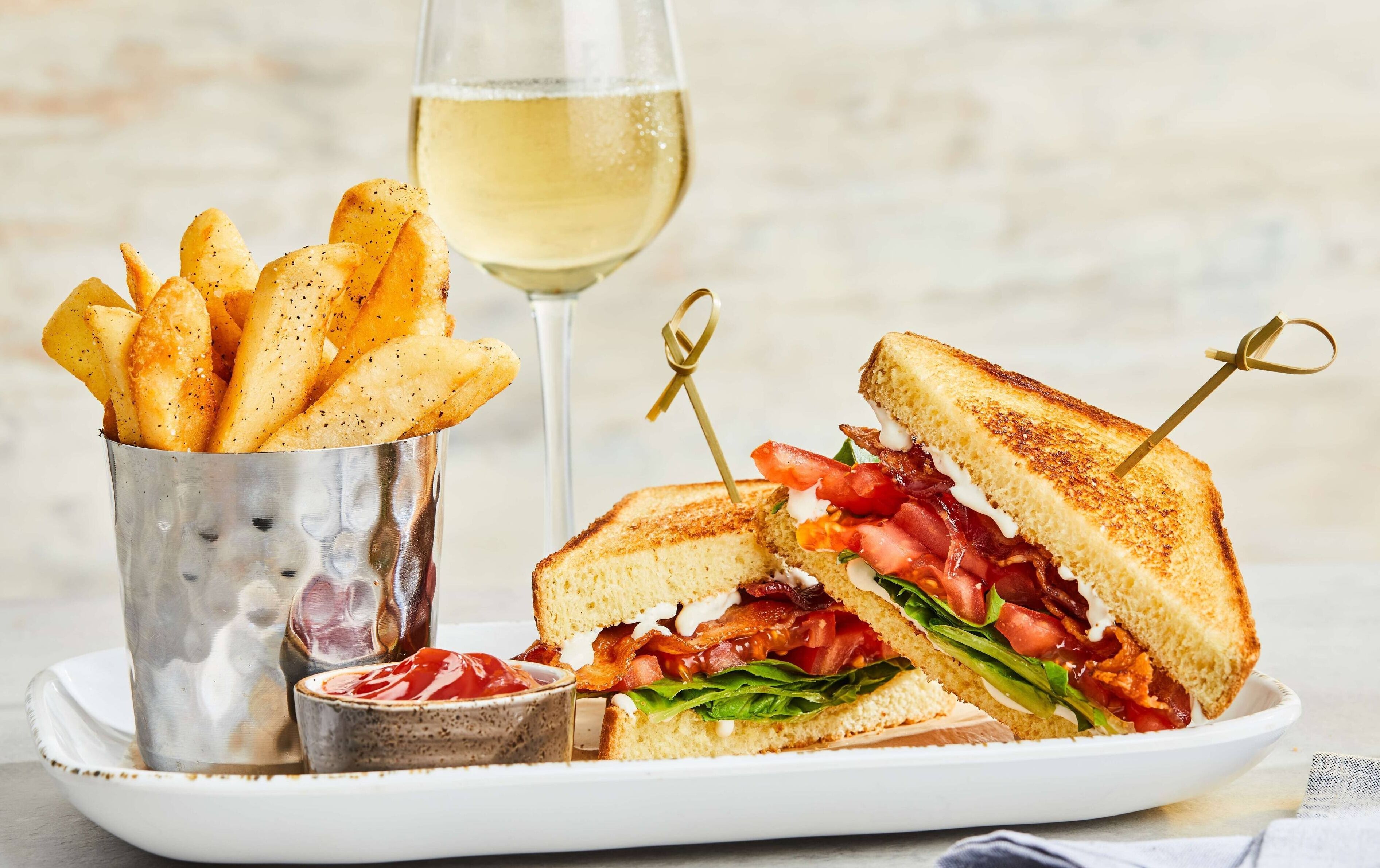 breakfast and dinner served, american cuisine