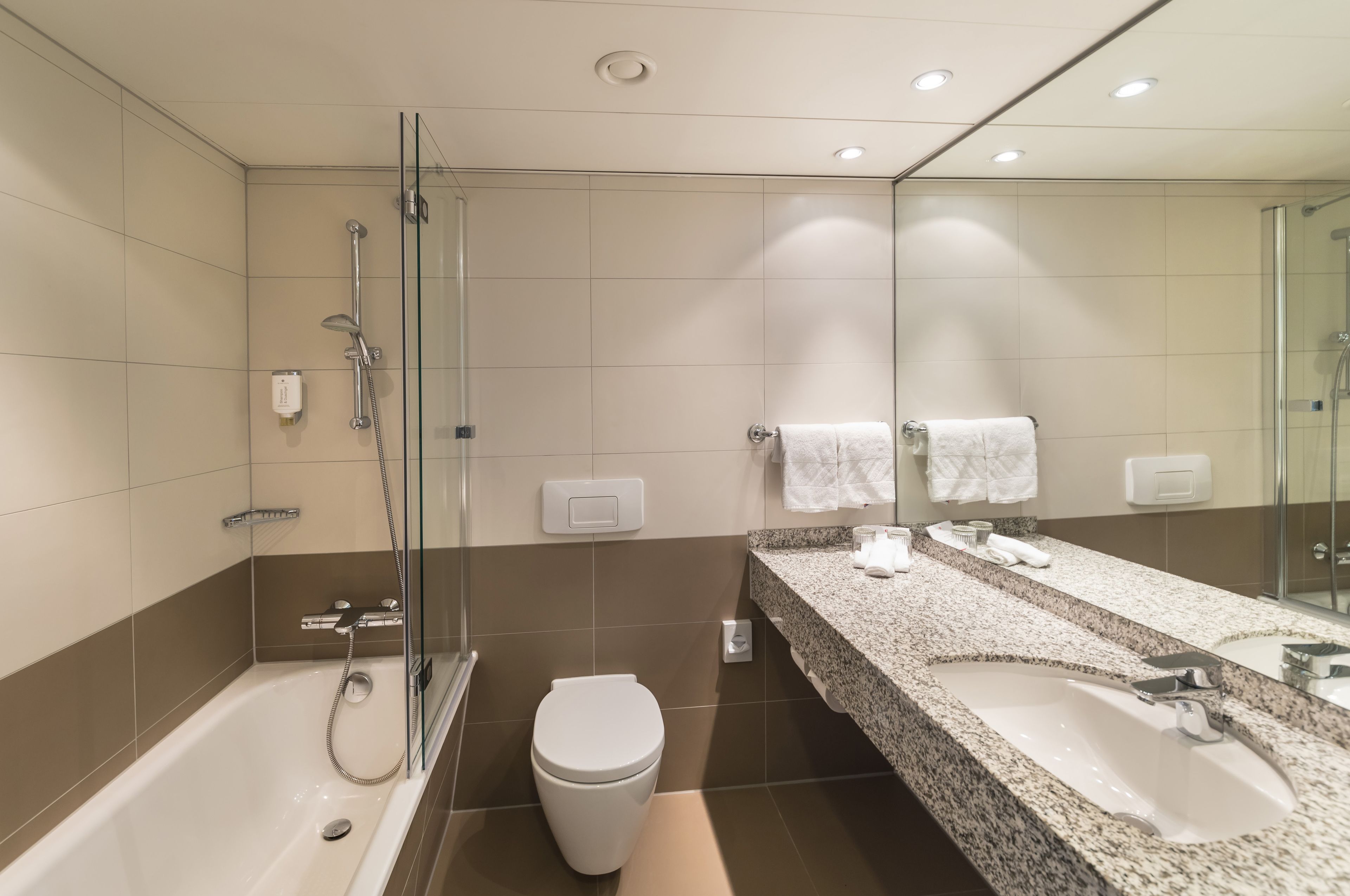 room, 1 king bed, non smoking | bathroom | combined shower/bathtub, free toiletries, hair dryer, towels