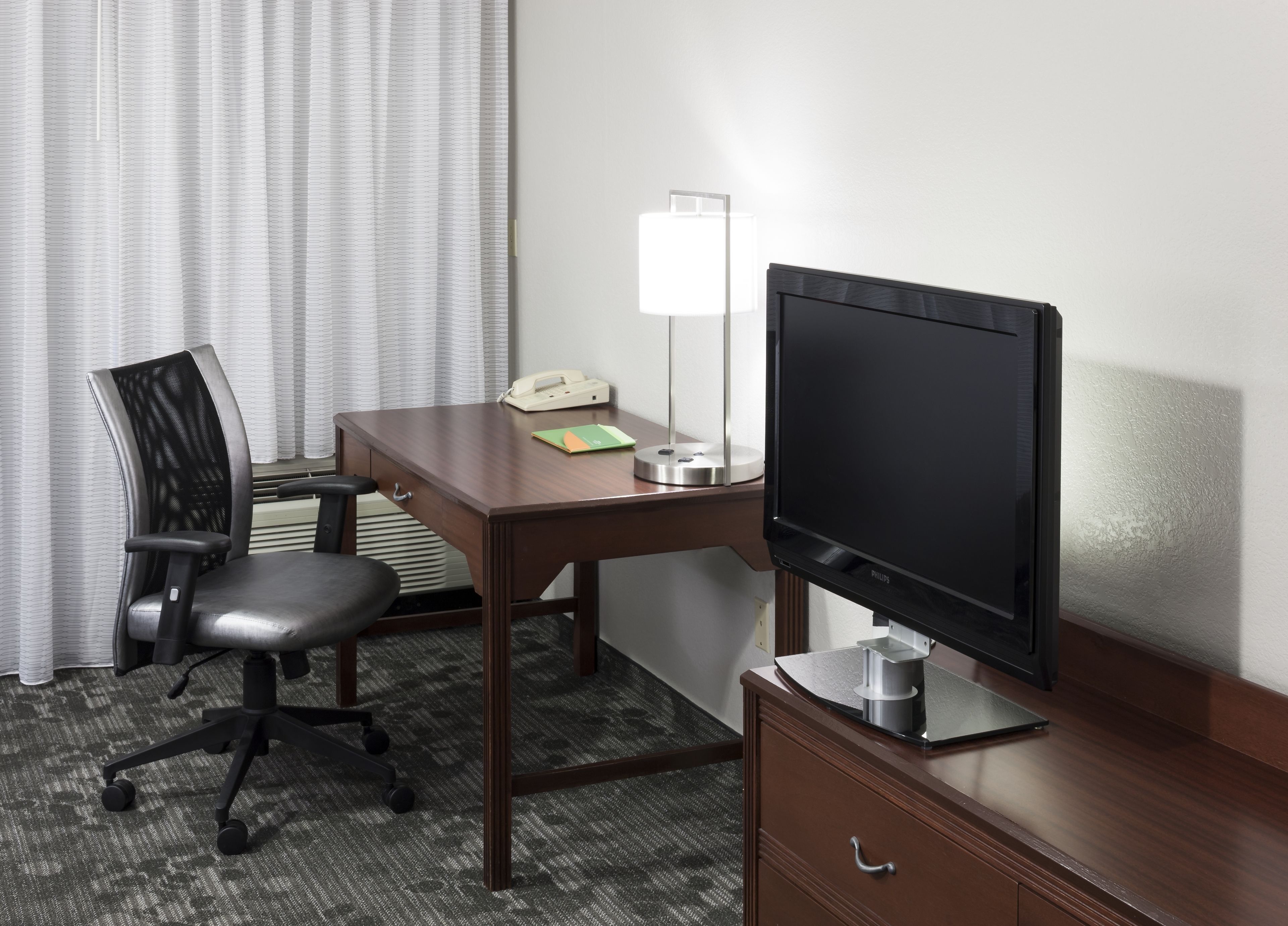 1 bedroom, premium bedding, desk, laptop workspace