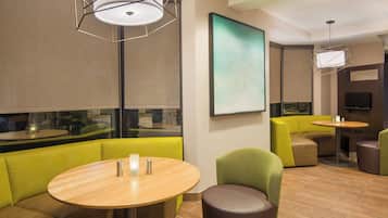 Colazione a pagamento, servita tutte le mattine