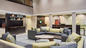 Lobby - Courtyard by Marriott Springfield Airport (Springfield)