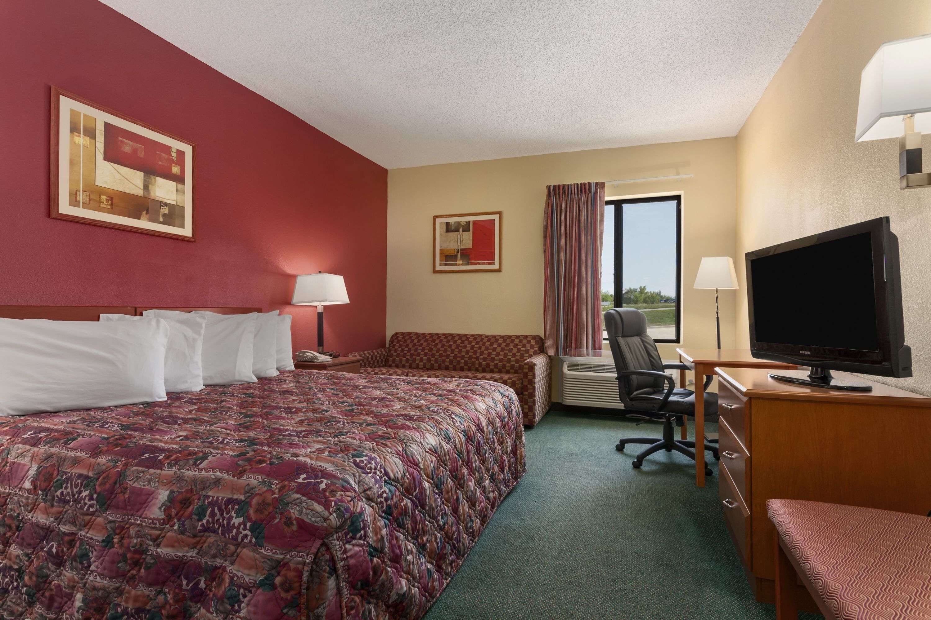 Desk, iron/ironing board, free WiFi, bed sheets