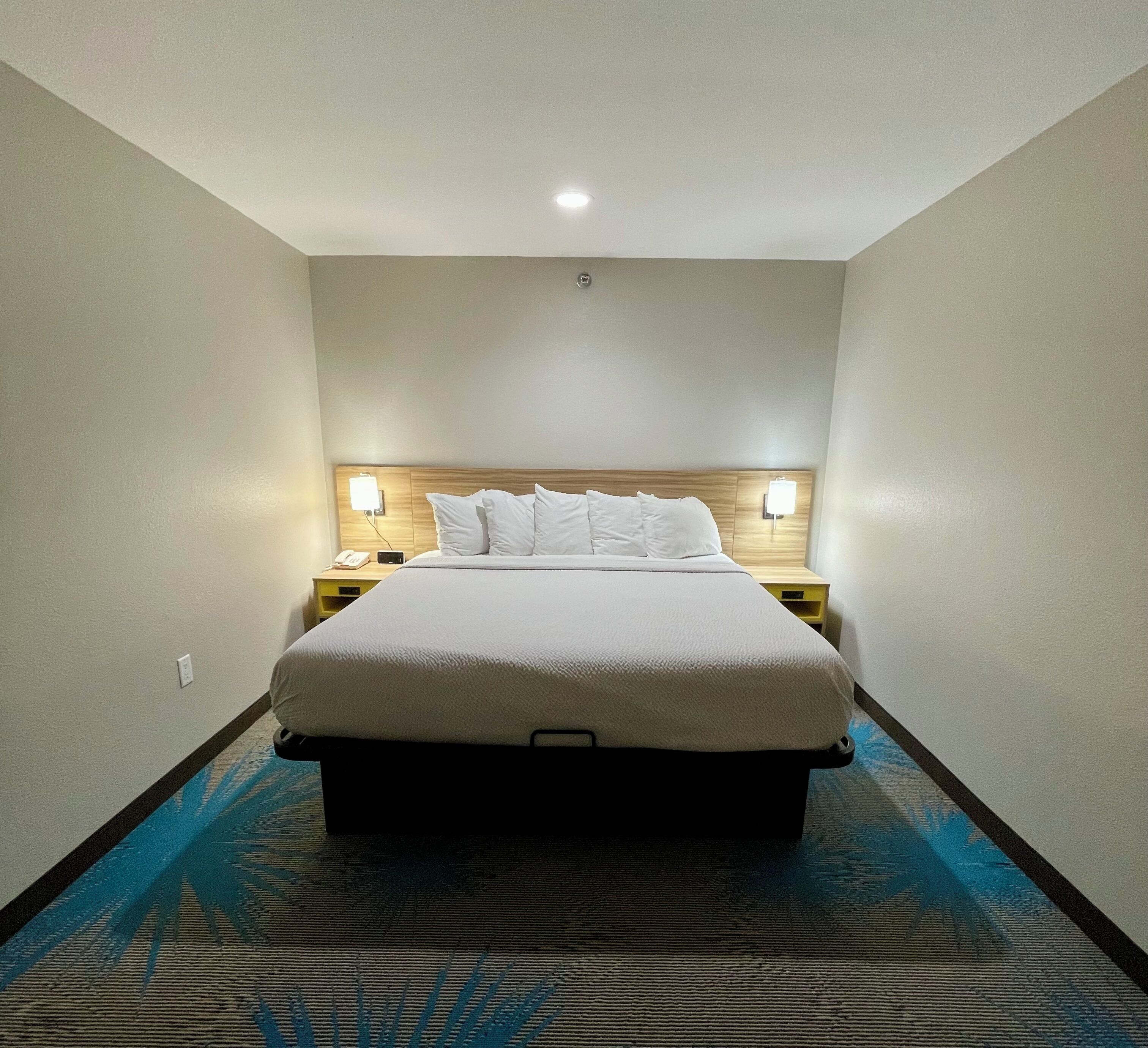 Studio Suite, 1 King Bed, Non Smoking | Desk, iron/ironing board, free WiFi, bed sheets