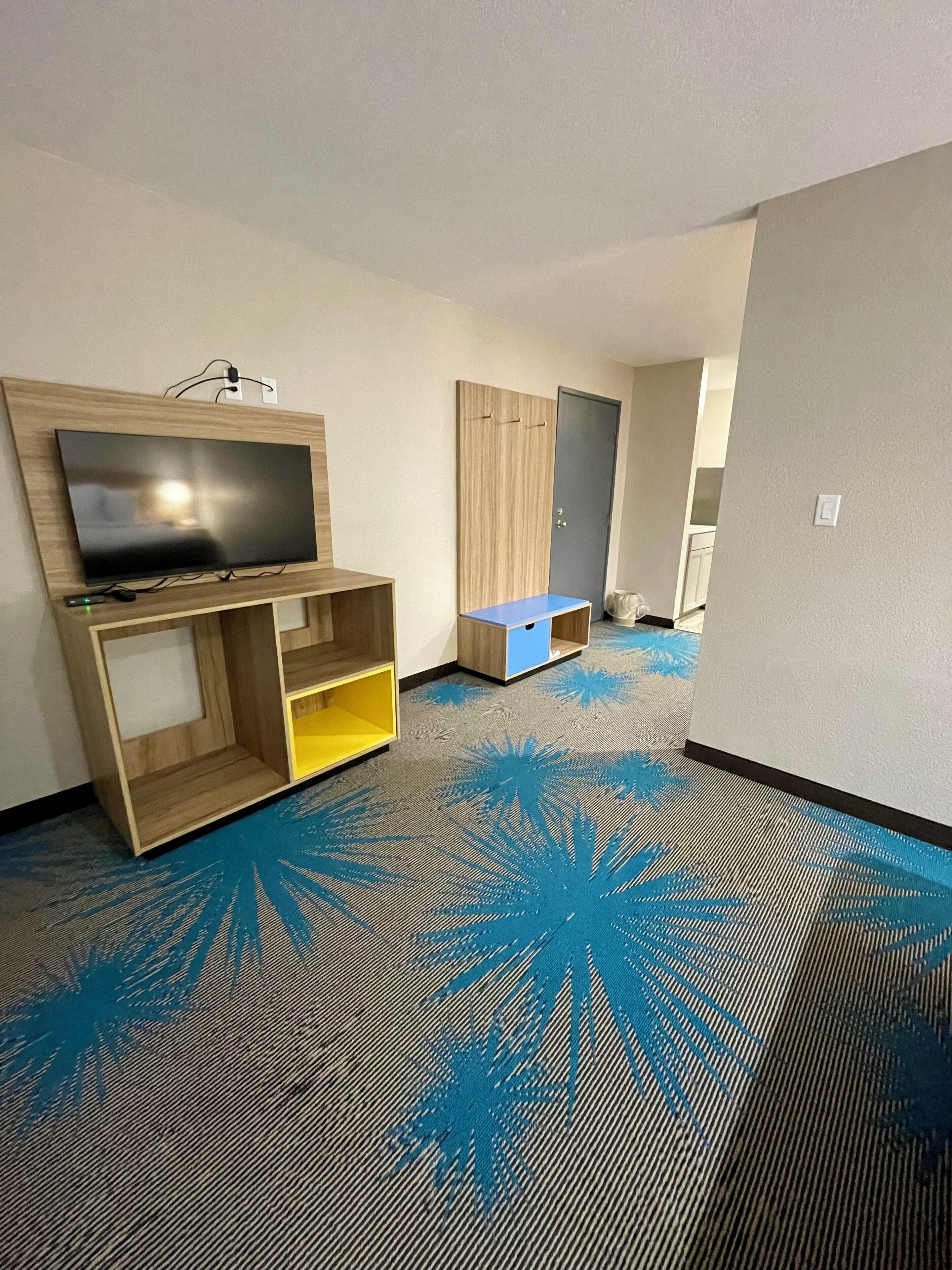 Studio Suite, 1 King Bed, Non Smoking | Desk, iron/ironing board, free WiFi, bed sheets