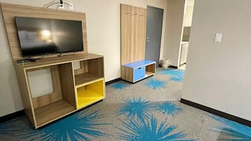 Suíte estúdio, 1 cama King, para não fumantes | Escrivaninha, ferros/tábuas de passar roupa, Wi-Fi de cortesia