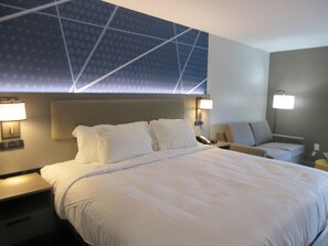 Standard Room, 1 King Bed, Non Smoking | Desk, iron/ironing board, free WiFi, alarm clocks
