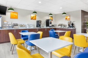 فطور أوروبي مجانًا يوميًا