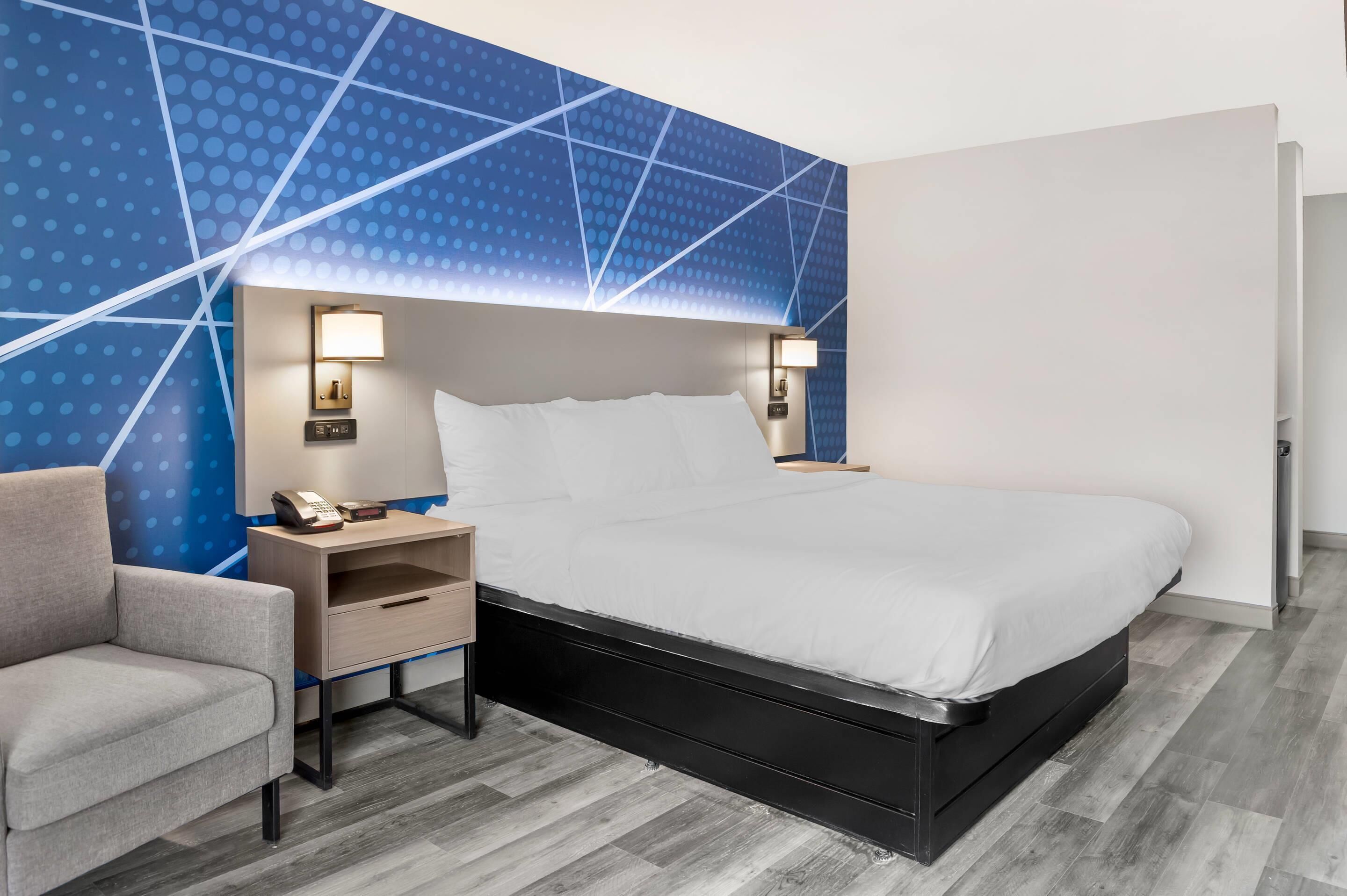 ルーム キングベッド 1 台 バリアフリー 禁煙 | デスク、アイロン / アイロン台、WiFi (無料)、アラーム付き時計