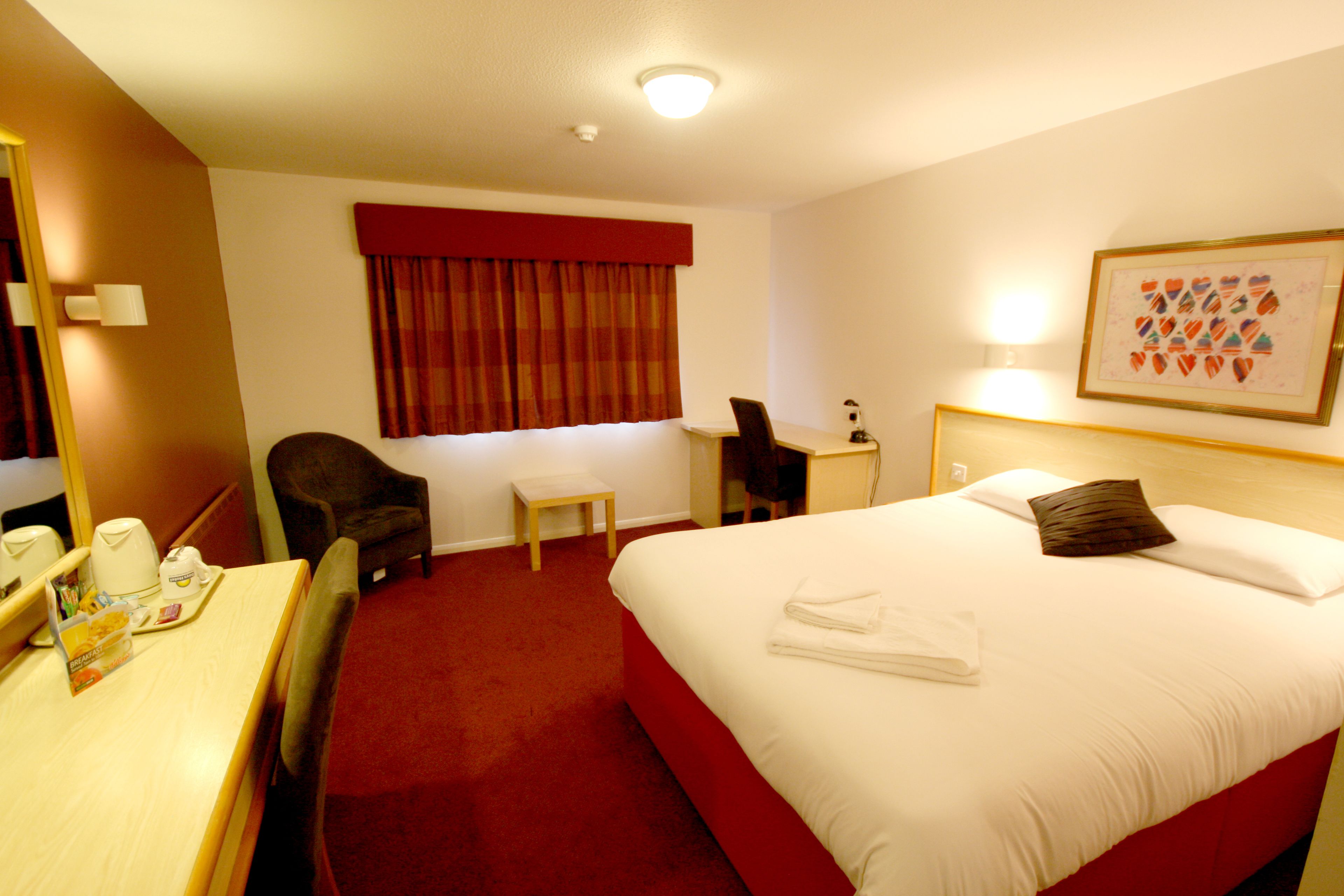 business room, 1 double bed, non smoking | desk, iron/ironing board, free wifi, bed sheets