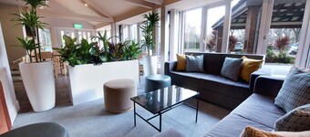 Waterloo Hub Hotel & Suites