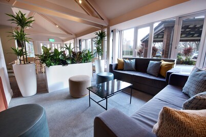 Waterloo Hub Hotel & Suites