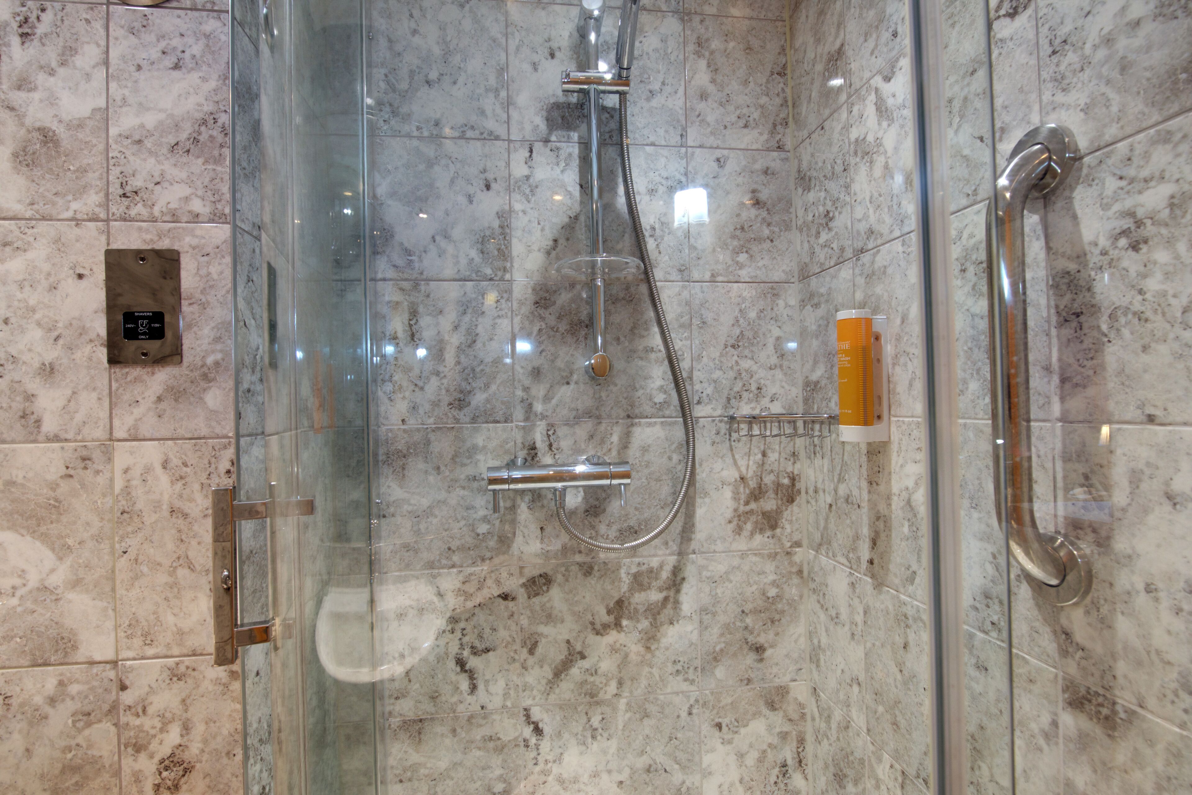 Double Room | Bathroom shower