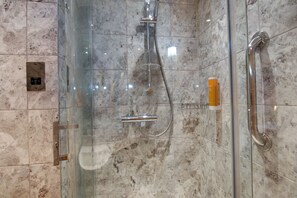 Double Room | Bathroom shower
