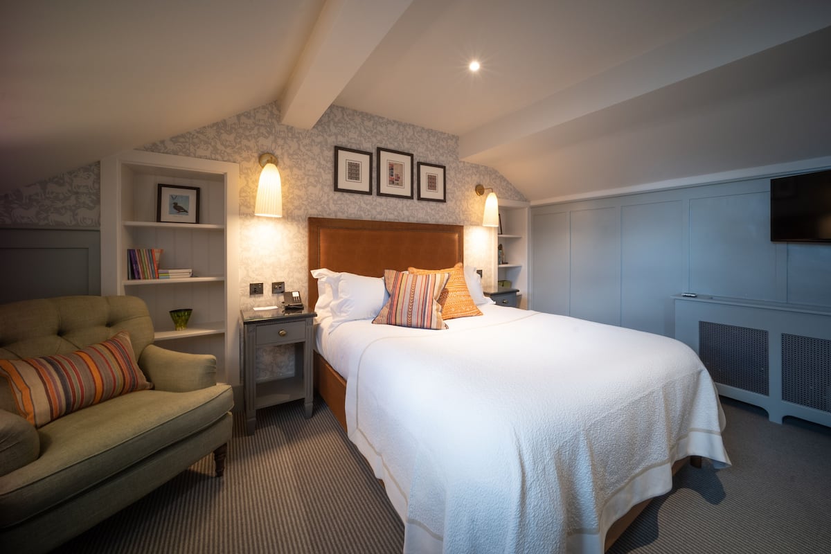 Cosy Room | Egyptian cotton sheets, premium bedding, memory-foam beds, minibar