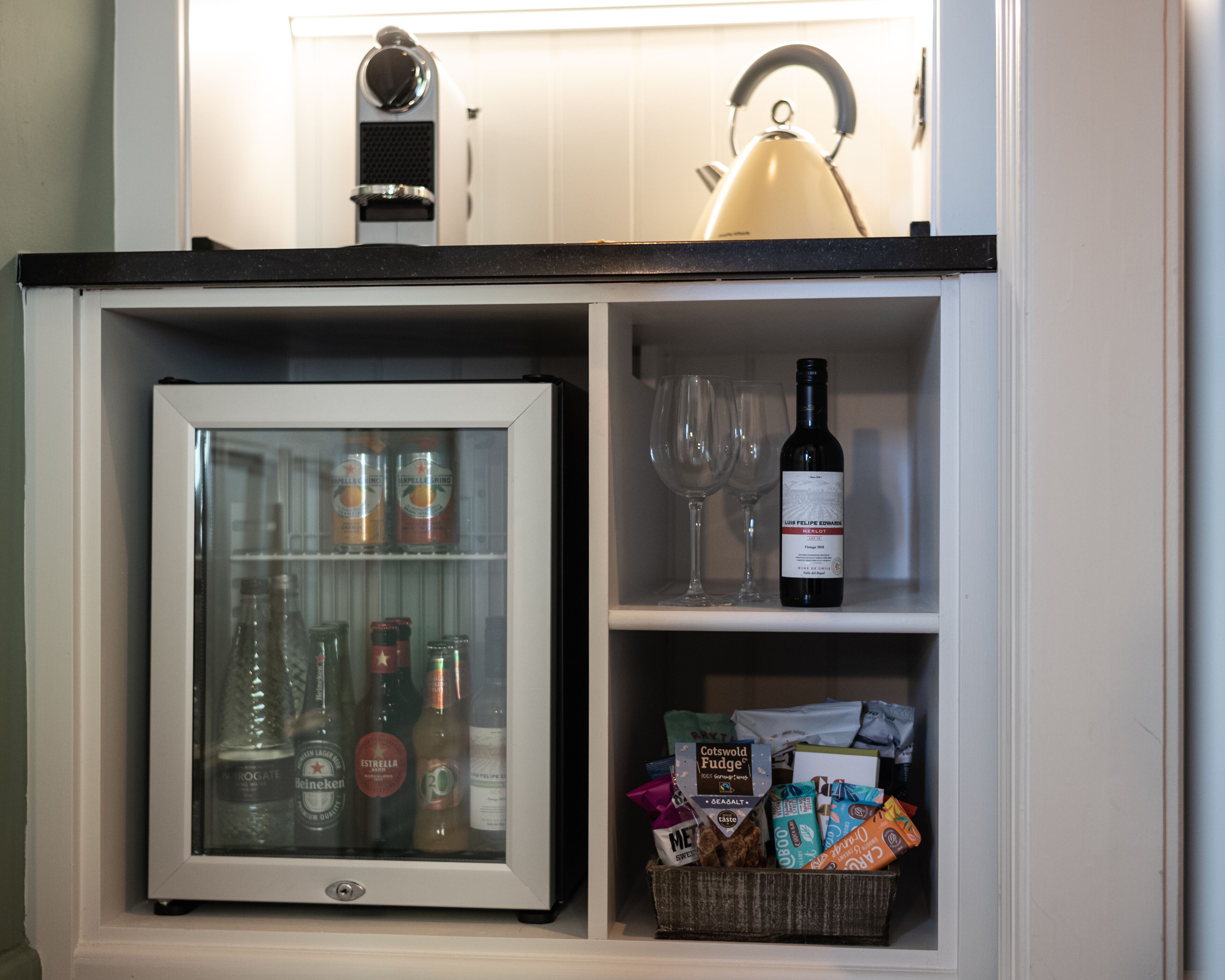 cosy room | minibar