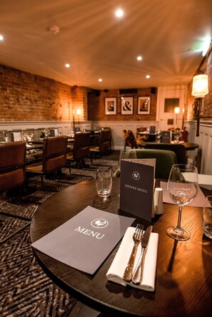 Lunch and dinner served, British cuisine