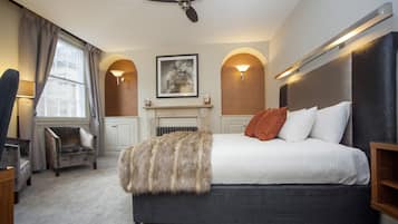 Suite superior, 1 cama de matrimonio grande | 1 dormitorio, ropa de cama de alta calidad, minibar