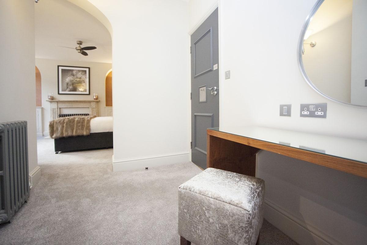 superior suite, 1 king bed | premium bedding, minibar, individually decorated, individually furnished