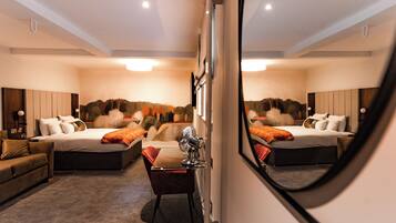 Tremannsrom – luksus, 1 soverom, 1. etasje | Sengetøy av topp kvalitet, minibar og individuelt dekorert