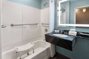 Room, 1 King Bed, Accessible, Non Smoking (Mobility) | Bathroom | Free toiletries, hair dryer, towels - Ramada by Wyndham Bronx (Bronx)