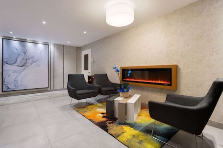 Lobby. Ramada by Wyndham Bronx