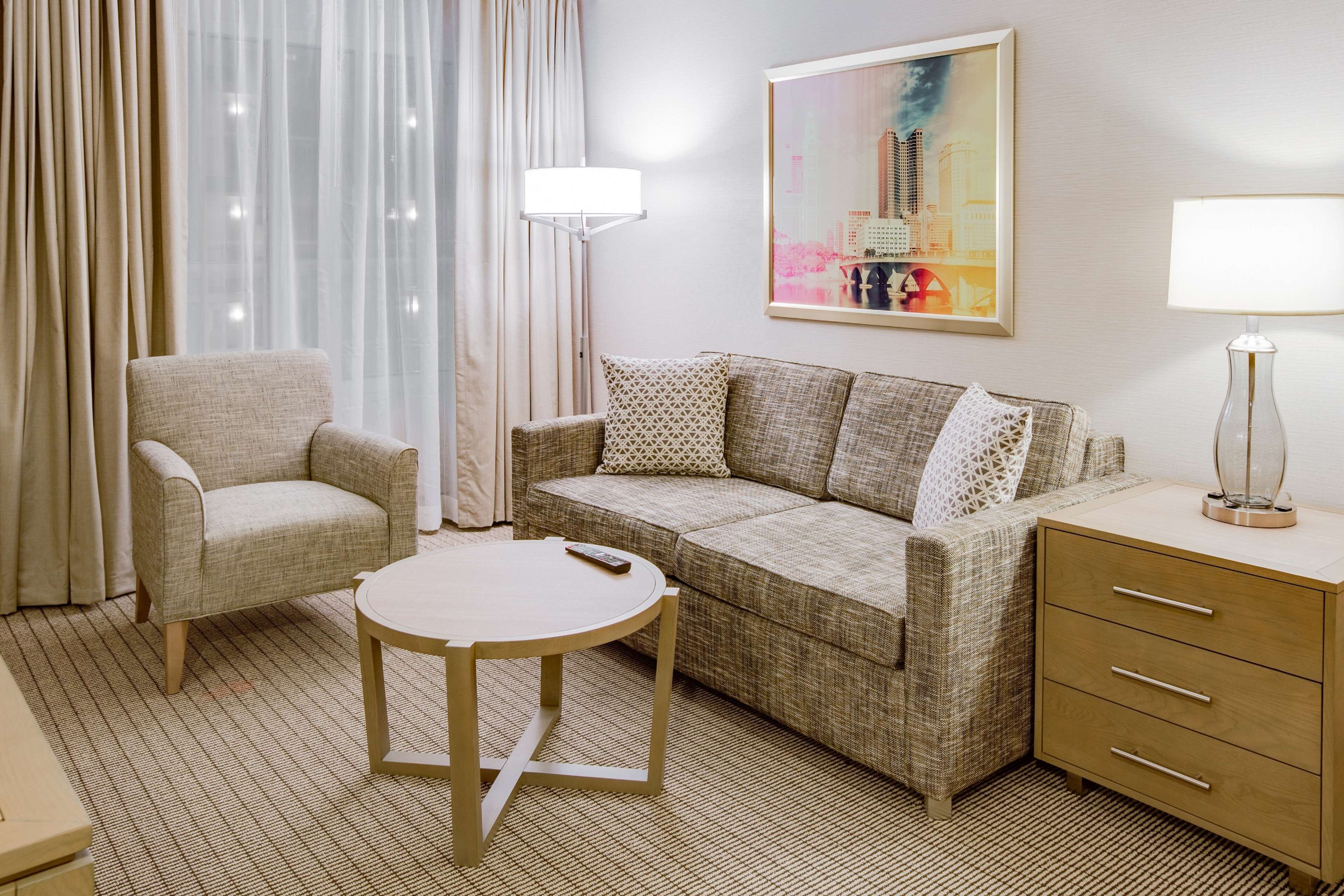 En 55-tommers TV med kabel-kanaler