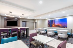 Free daily self-service breakfast  - La Quinta Inn & Suites by Wyndham Hopkinsville (Hopkinsville)