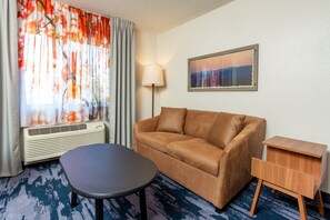 Executive Suite, 1 King Bed with Sofa bed | Premium bedding, desk, iron/ironing board, free cribs/infant beds