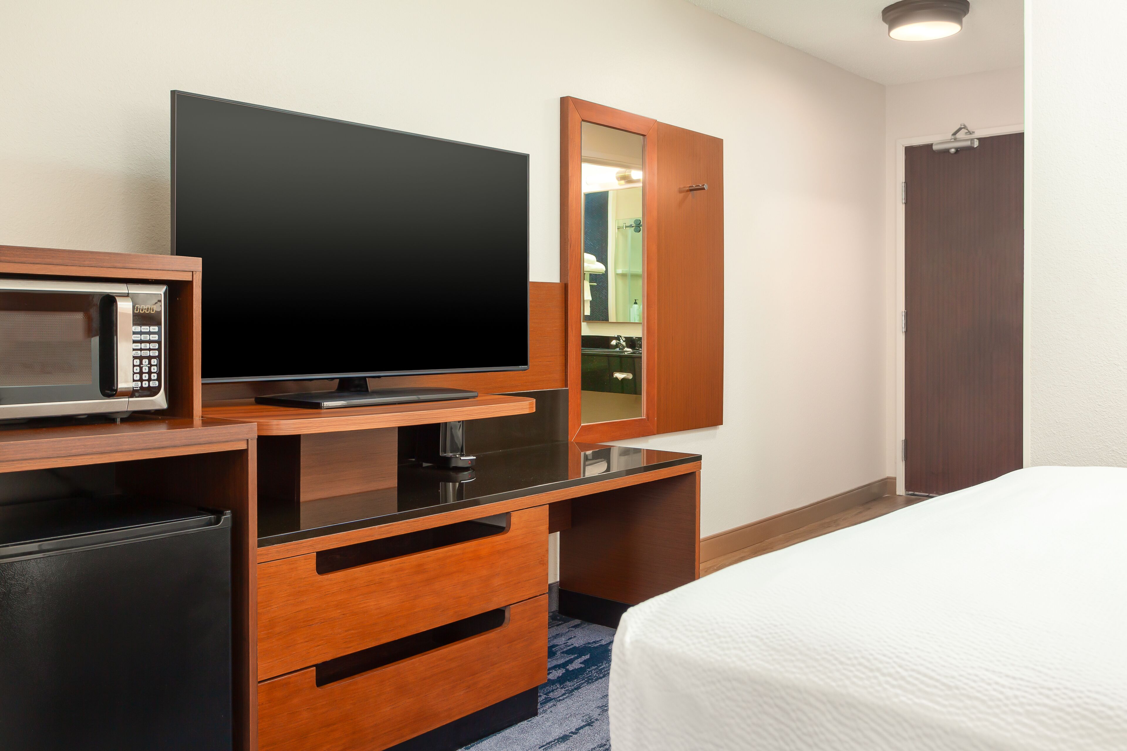 room, 1 queen bed | premium bedding, desk, iron/ironing board, free cots/infant beds