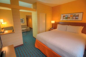 Executive Studio, 1 King Bed with Sofa bed | Hypo-allergenic bedding, desk, blackout curtains, iron/ironing board