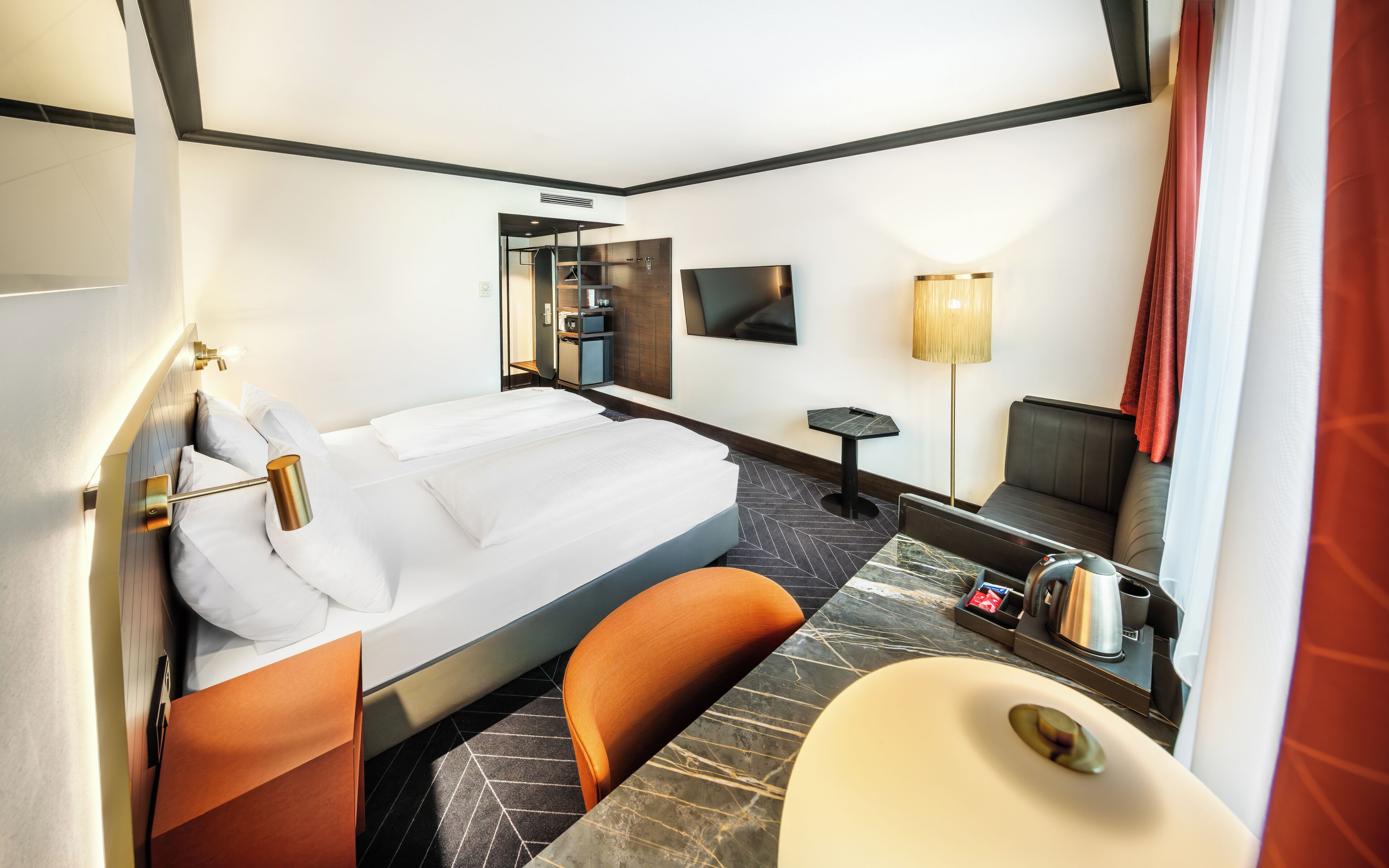 Allergiatestatut vuodevaatteet, tallelokero huoneessa