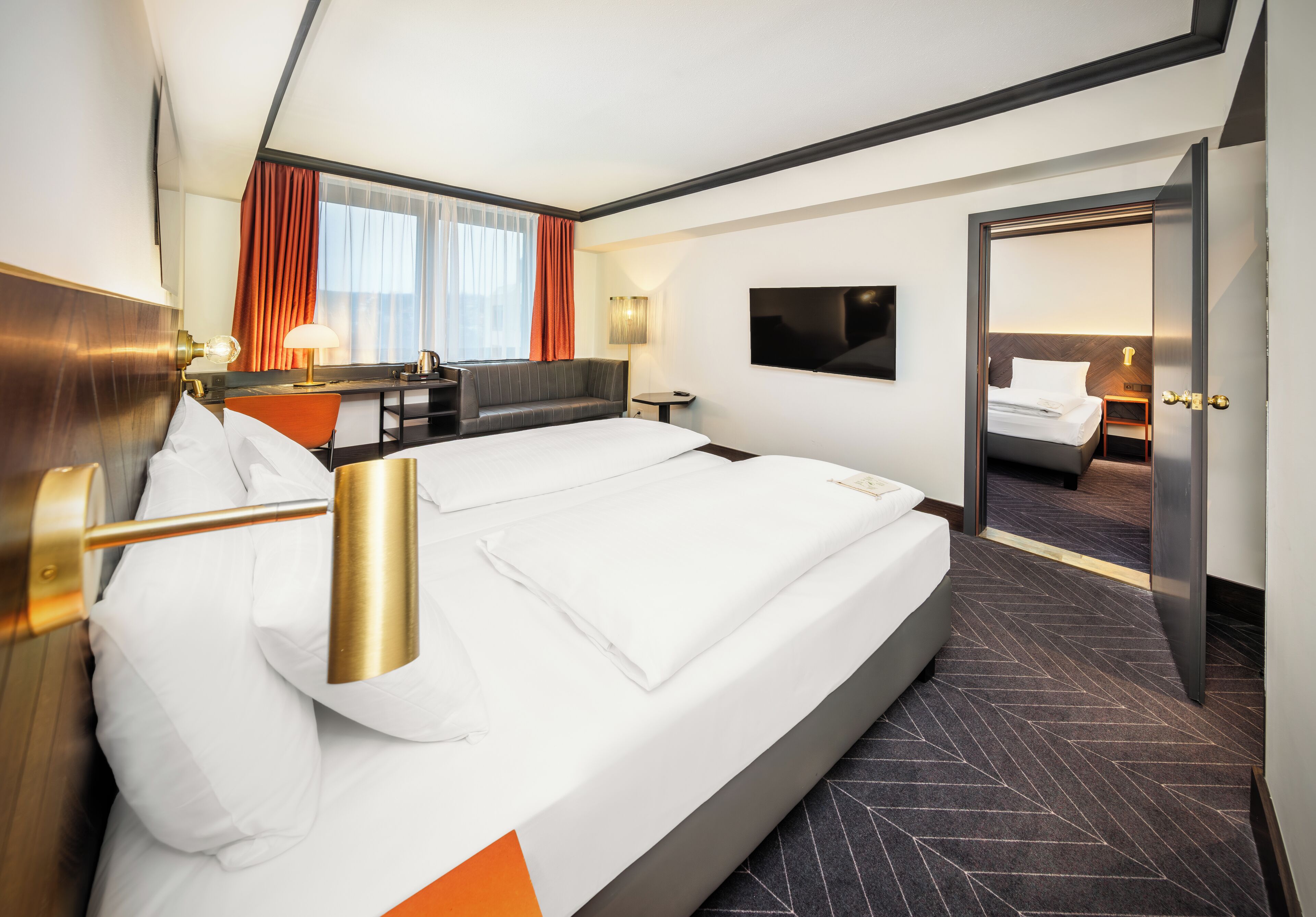 Perhehuone | Allergiatestatut vuodevaatteet, tallelokero huoneessa